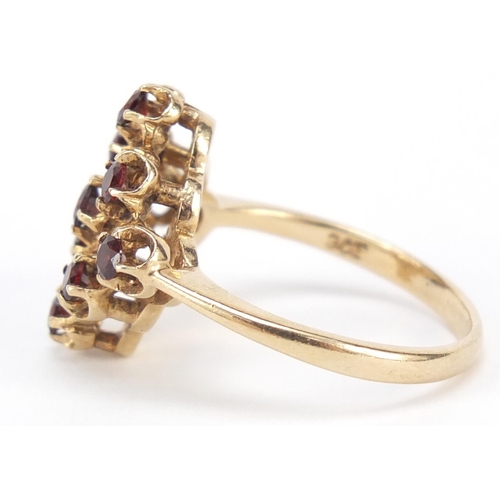 441 - 9ct gold garnet cluster ring, size R, 4.3g