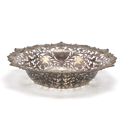 157 - Edward VII silver fruit bowl pierced with foliage, by Garrard & Co Ltd, Sheffield 1904, 25.5cm in di... 