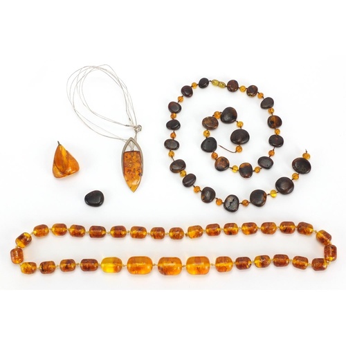 1548 - Amber coloured bead necklaces and loose beads, approximate weight 158.0g