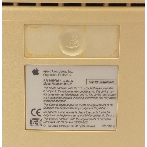 Vintage Macintosh Performa Apple computer - Mac OS with box