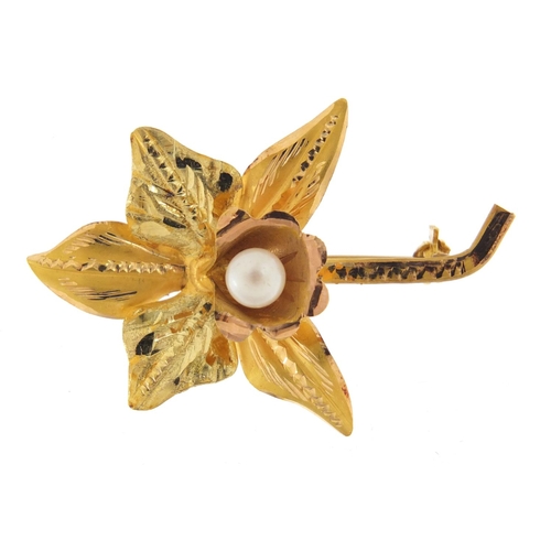 567 - 18ct gold and pearl floral brooch, 4.3cm in length, 4.6g
