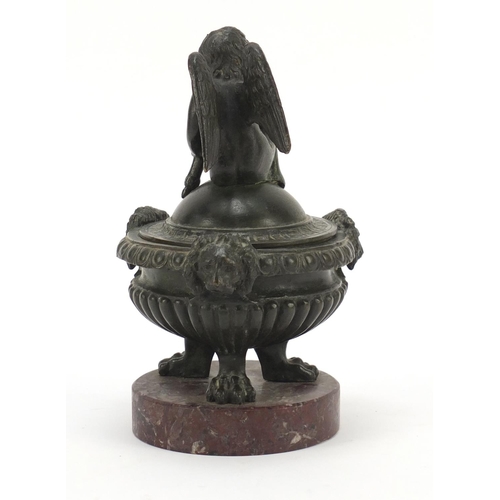 324 - 19th century Renaissance style Grand Tour patinated bronze inkwell with cherub lid and brass liner, ... 