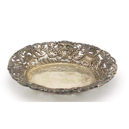 457 - Goldsmiths & Silversmiths Company, Edward VII pierced silver bonbon dish, embossed with Putti and bi... 