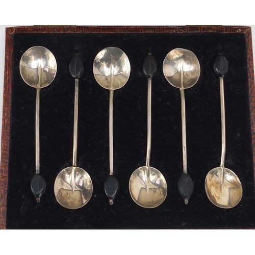 758 - Silver items comprsing a set of six silver coffee bean spoons, jelly server and a pickle fork, the c... 