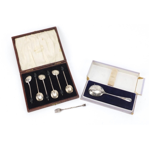 758 - Silver items comprsing a set of six silver coffee bean spoons, jelly server and a pickle fork, the c... 