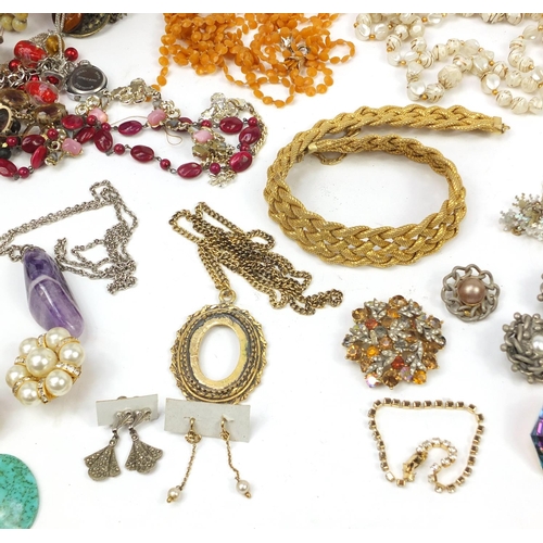 1981 - Costume jewellery including necklaces and earrings