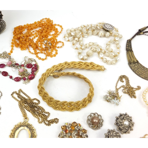 1981 - Costume jewellery including necklaces and earrings