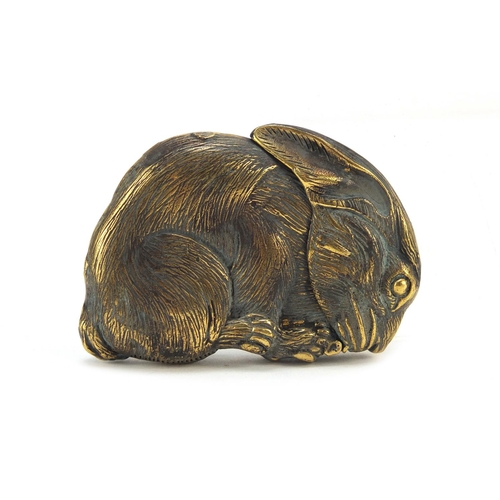 412 - Novelty brass vesta in the form of a rabbit, 6cm wide