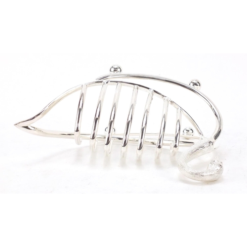 770 - Novelty silver plated toast rack in the form of a swan, 21cm in length