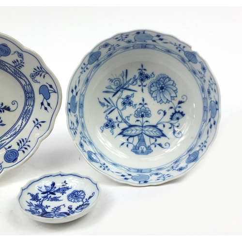 739 - 19th century Blue Onion pattern china by Meissen and Hutschenreuther including a bowl and a sauce bo... 