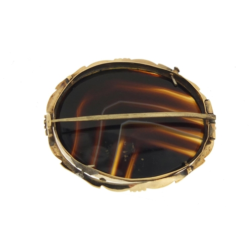 357 - Victorian 9ct gold agate brooch, 4cm in length, 9.0g