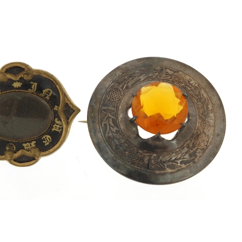 472 - Antique and later jewellery comprising a Victorian black enamel mourning brooch, Scottish citrine br... 