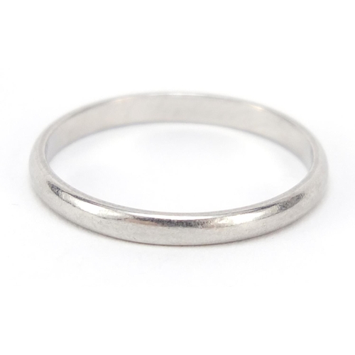 558 - Platinum wedding band size I, 1.5g