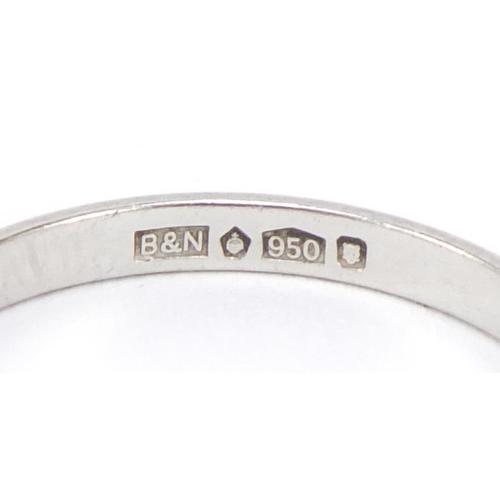 558 - Platinum wedding band size I, 1.5g