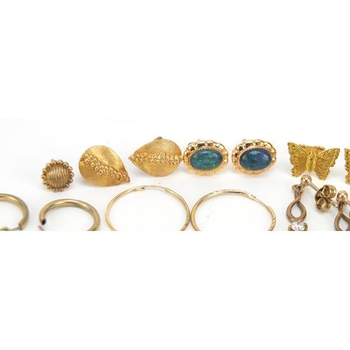 561 - Assorted earrings including some 9ct gold, 5.8g