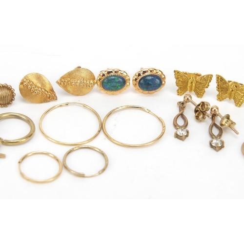 561 - Assorted earrings including some 9ct gold, 5.8g