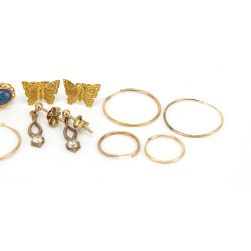 561 - Assorted earrings including some 9ct gold, 5.8g