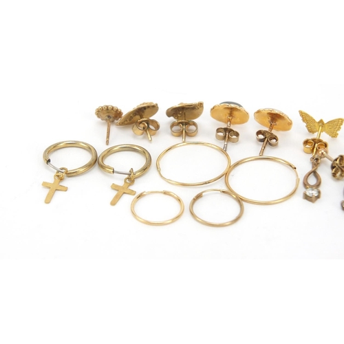 561 - Assorted earrings including some 9ct gold, 5.8g