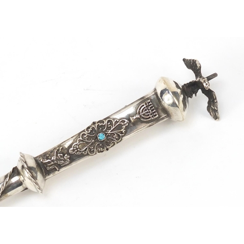 259 - Russian silver Jewish Torah pointer with bird knop, impressed O.C 1878, 32cm in length, 33.5g