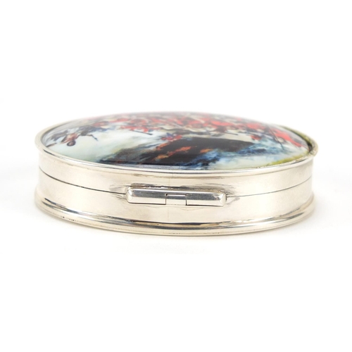 540 - Oval silver snuff box with hinged lid enamelled with a battle scene, 5.5cm wide, 43.2g