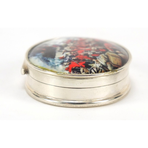 540 - Oval silver snuff box with hinged lid enamelled with a battle scene, 5.5cm wide, 43.2g