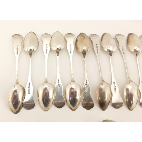 373 - William Caleb Scott, Set of twelve Victorian silver teaspoons with scalloped finials, London 1845, 5... 