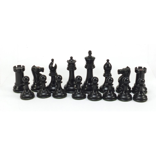 56 - Boxwood and ebony Staunton chess set, possibly by Jacques, with mahogany box, the largest piece 8cm ... 