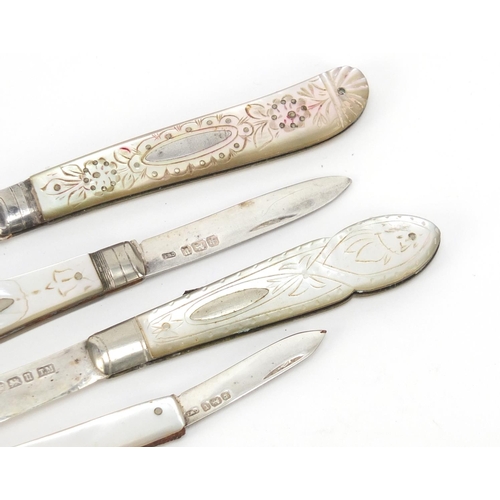 265 - Four Victorian and later silver and mother of pearl folding fruit knives, various Sheffield and Birm... 