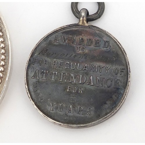 528 - Victorian silver medal with cast beaded rim by John Evans II, inscribed Florence Jenkins Putney, 5cm... 