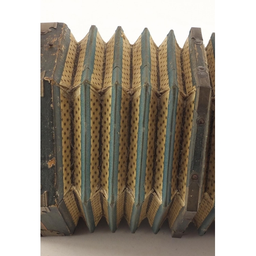 533 - 19th century 21 button concertina