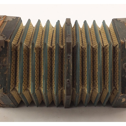 533 - 19th century 21 button concertina