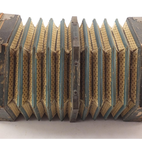 533 - 19th century 21 button concertina