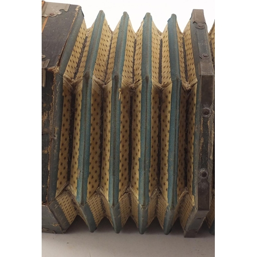 533 - 19th century 21 button concertina