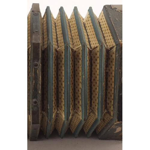 533 - 19th century 21 button concertina