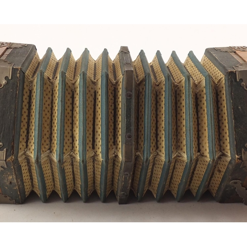 533 - 19th century 21 button concertina