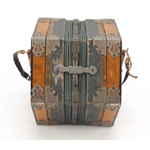 533 - 19th century 21 button concertina