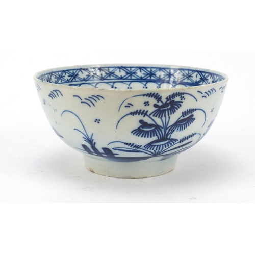 92 - 18th century pearlware bowl decorated in the chinoiserie manner, 13.5cm in diameter