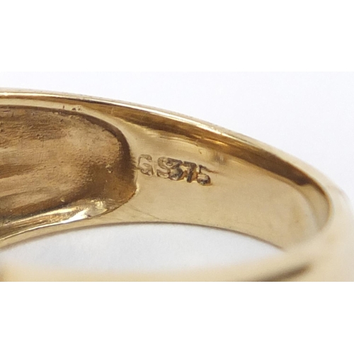 2373 - 9ct two tone gold designer ring, size O, 5.2g