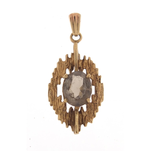 2381 - 9ct gold naturalistic smoky quartz pendant, 3.2cm high, 2.4g