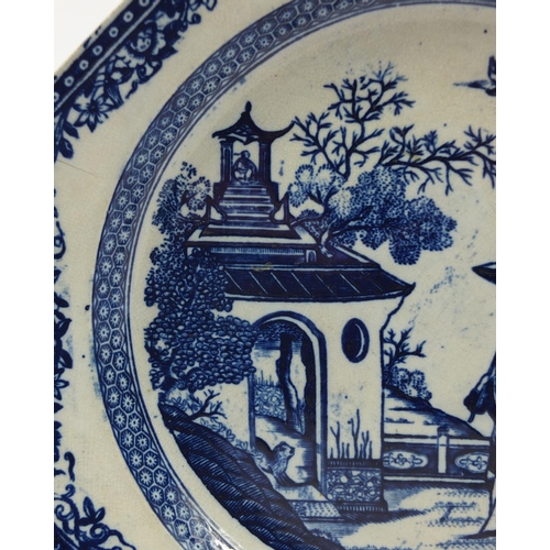 3731 - Early 19th century pearlware plate decorated in the chinoiserie manner, 22.5cm in diameter