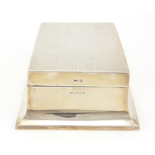 3024 - Walker & Hall, Art Deco silver cigarette box, the hinged lid with engine turned decoration, Sheffiel... 