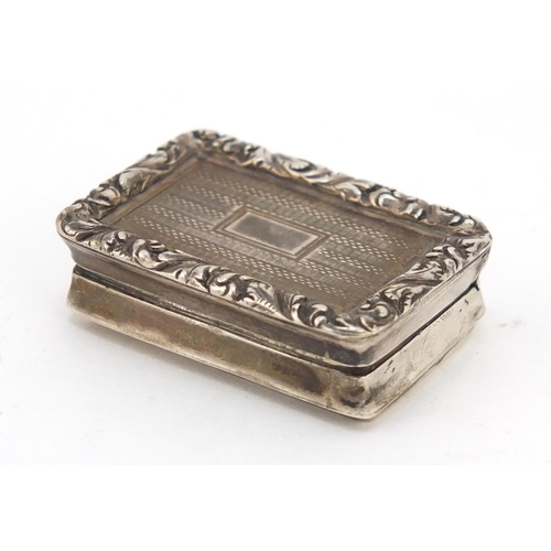 3063 - Edward Smith, George IV silver vinaigrette with gilt interior, 3.3cm wide, 19.0g