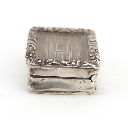 3063 - Edward Smith, George IV silver vinaigrette with gilt interior, 3.3cm wide, 19.0g