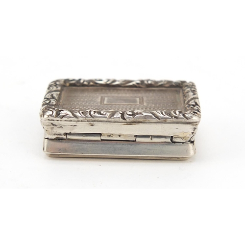 3063 - Edward Smith, George IV silver vinaigrette with gilt interior, 3.3cm wide, 19.0g