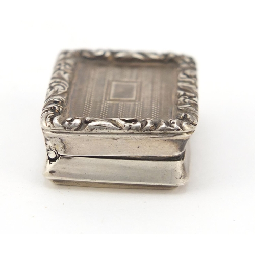 3063 - Edward Smith, George IV silver vinaigrette with gilt interior, 3.3cm wide, 19.0g