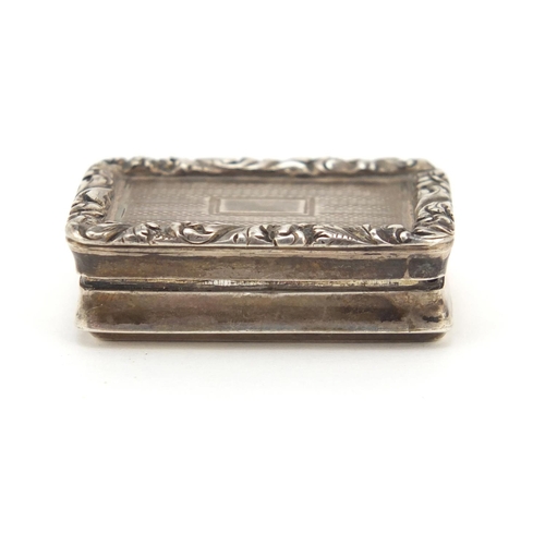 3063 - Edward Smith, George IV silver vinaigrette with gilt interior, 3.3cm wide, 19.0g