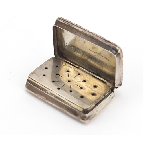 3063 - Edward Smith, George IV silver vinaigrette with gilt interior, 3.3cm wide, 19.0g