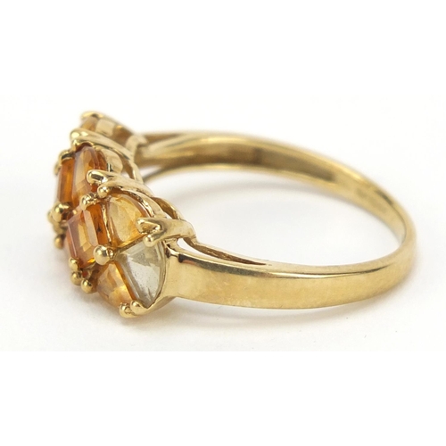 2376 - 9ct gold orange and clear stone ring, size O, 2.4g