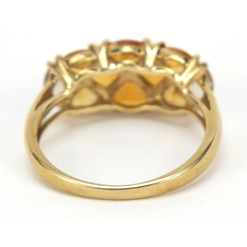 2376 - 9ct gold orange and clear stone ring, size O, 2.4g