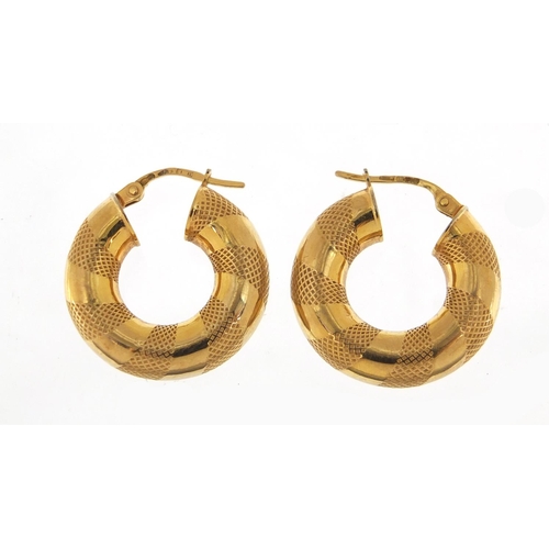 2407 - Pair of 9ct gold hoop earrings, 2cm in diameter, 2.8g